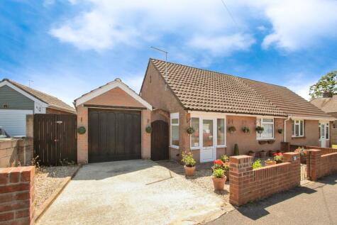 Pinewood Road, Upton, Poole, Dorset, BH16