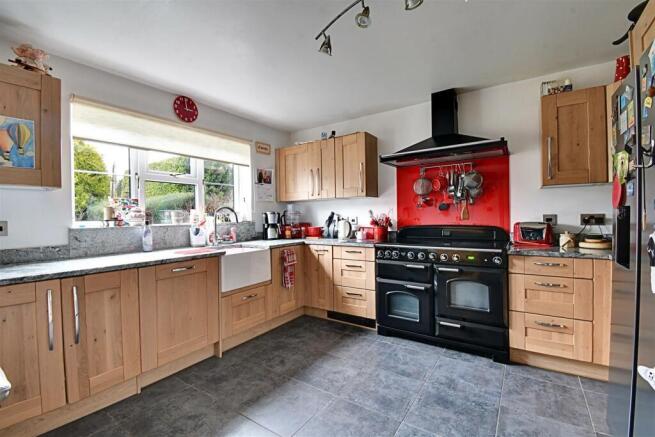 Kitchen 1.jpg