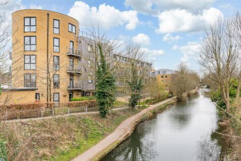 Smeaton Court, Hertford