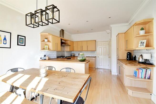 Kitchen 4.jpg