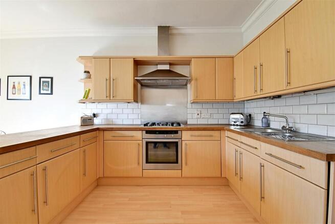 Kitchen 2.jpg