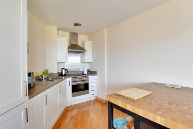 Kitchen 2.jpg