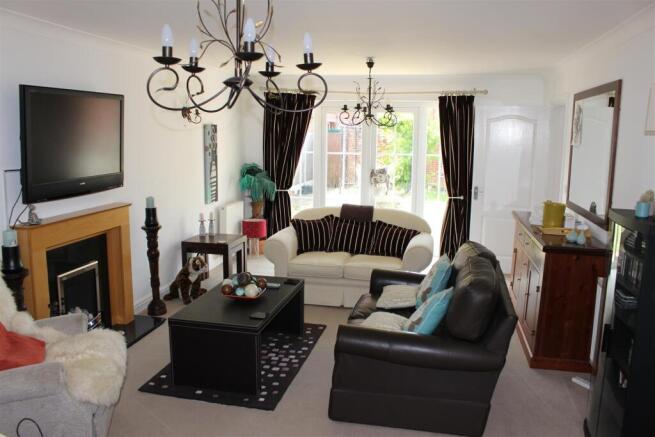 Generous Lounge