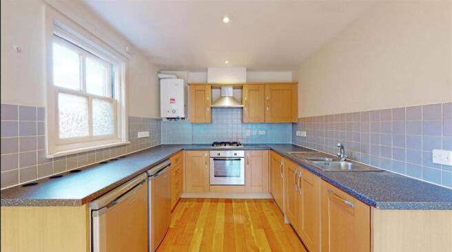 Kitchen 2.jpg