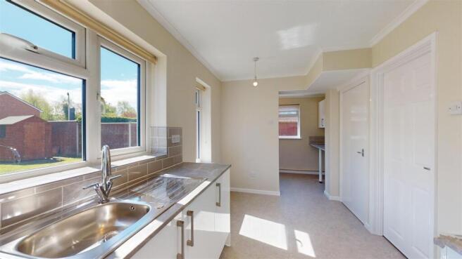 St Andrews Road 9 Kitchen 2.jpg