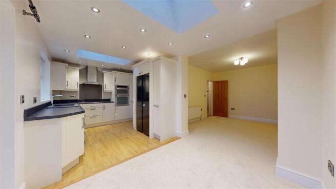 Wellmead Road 5 Kitchen Dining area.jpg