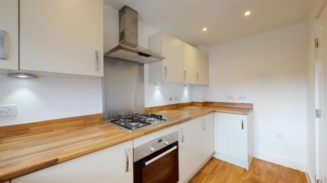Penson Way 38 Kitchen 2.jpg