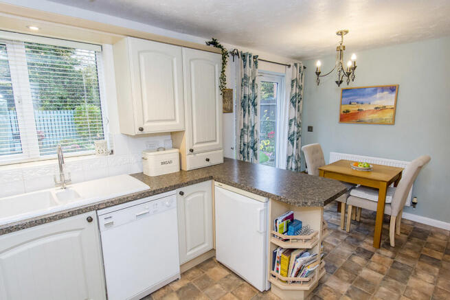 Kitchen/Breakfast...