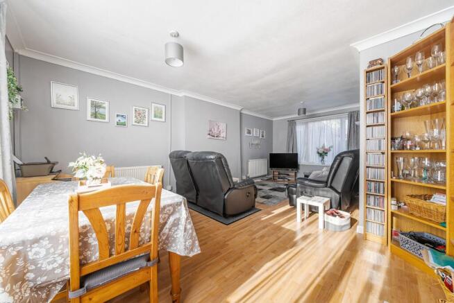 Double aspect reception room