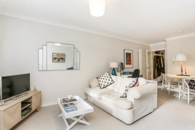 Flat 7, Carrara Whar