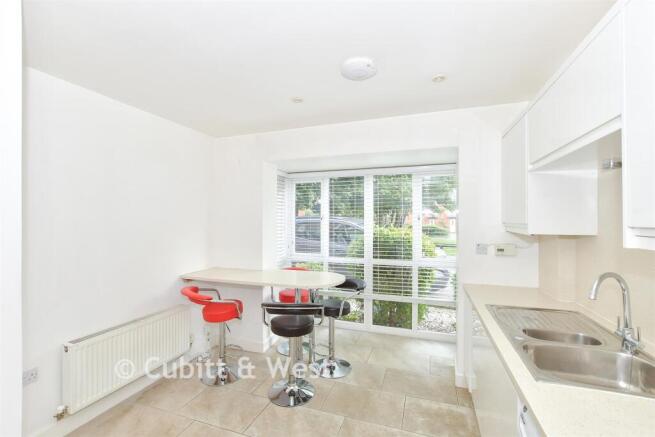 Kitchen/ Breakfast Room