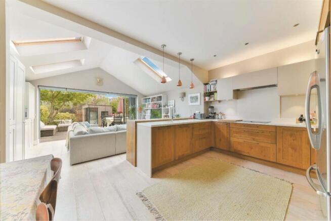 90 Lambton Road_photo 4.jpg