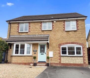 Talmena Avenue, Wadebridge, PL27 7RP