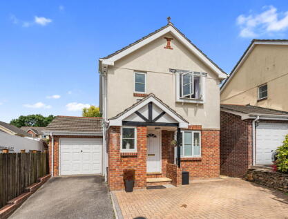 Treguddock Drive, Wadebridge, PL27