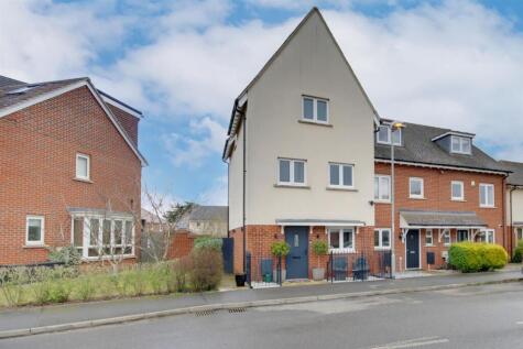 Garner Drive, St. Ives, PE27