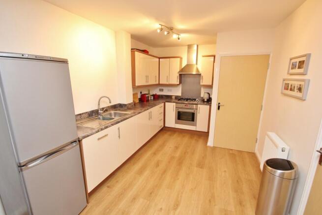 43 Dunnock Way, St Ives, kitchen