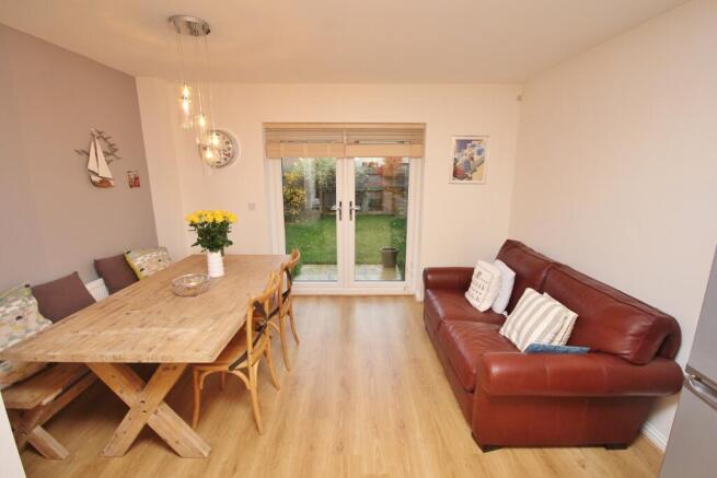 43 Dunnock Way, St Ives, dining area