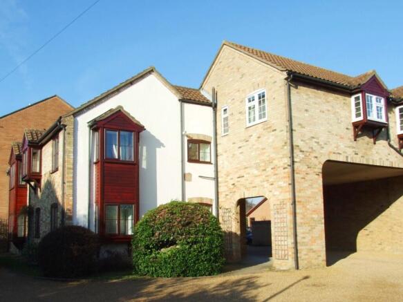 10 Darwood Court, St Ives, front