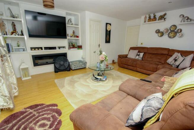 Lounge 1.jpg