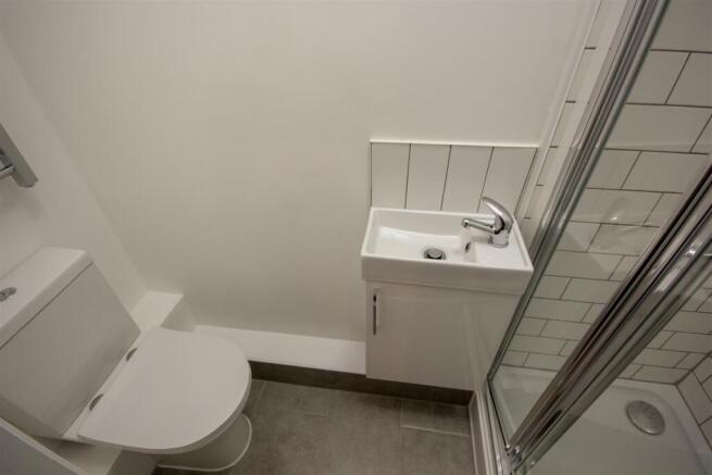 En-suite 2.jpg