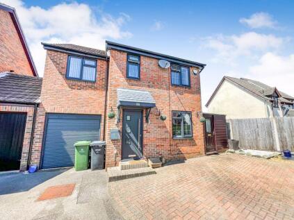 Leatherhead Gardens, Grange Park, Hedge End, SO30