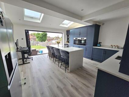 Raeburn Road, Great Barr, Birmingham B43 7LQ