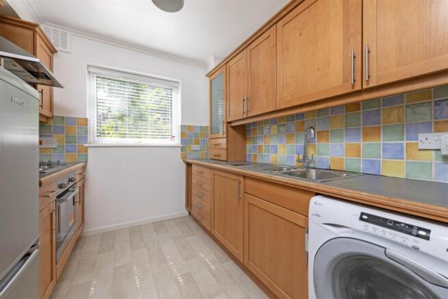 6 Roseland Hse Kit.jpg