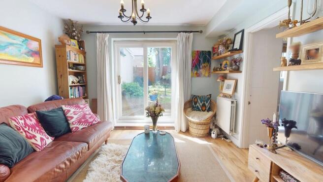 Living room - ang...