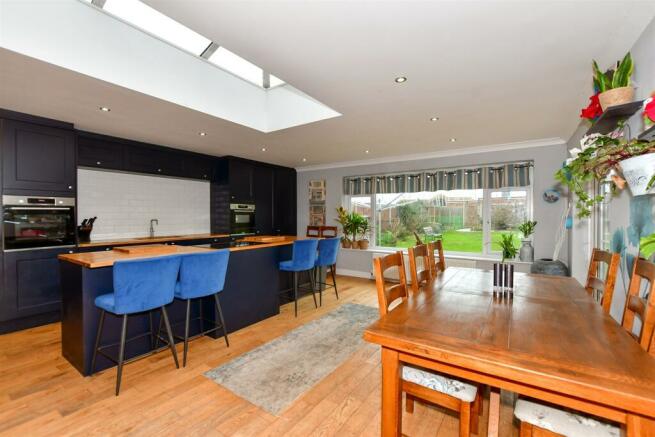 Kitchen/ Dining Area