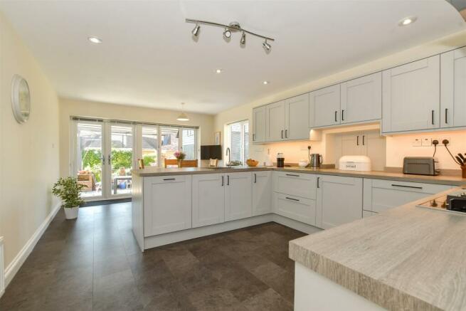 Kitchen/ Breakfast Room