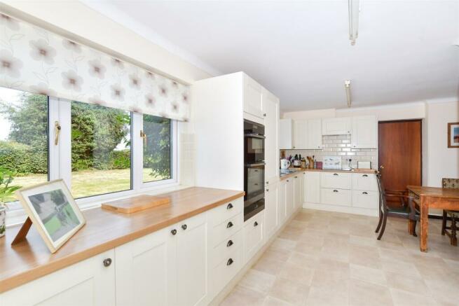 Kitchen/Breakfast Area