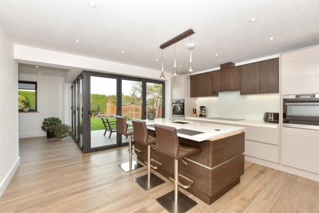 Kitchen/ Breakfast Area