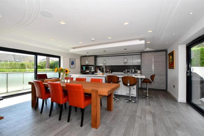 Kitchen/Breakfast Area