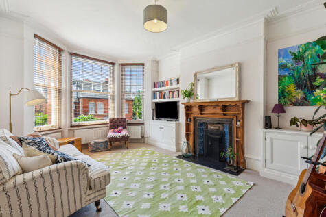 Sutton Court, Grove Park, W4