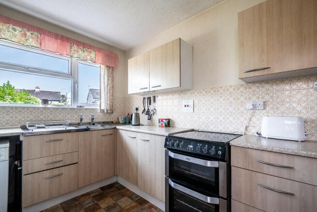 32 Underhill Cres...