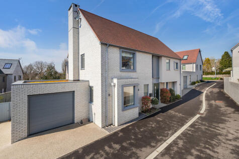 Charles Court, Lympstone