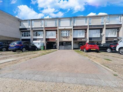 Camden Close, Chadwell St. Mary