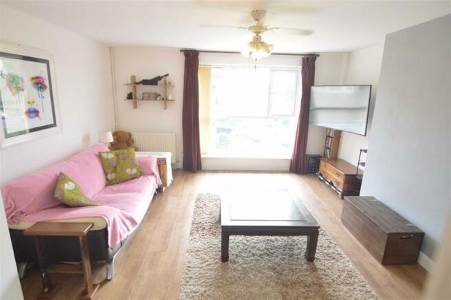 1 Bedroom Flat For Sale In Long Riding Basildon Essex Ss14