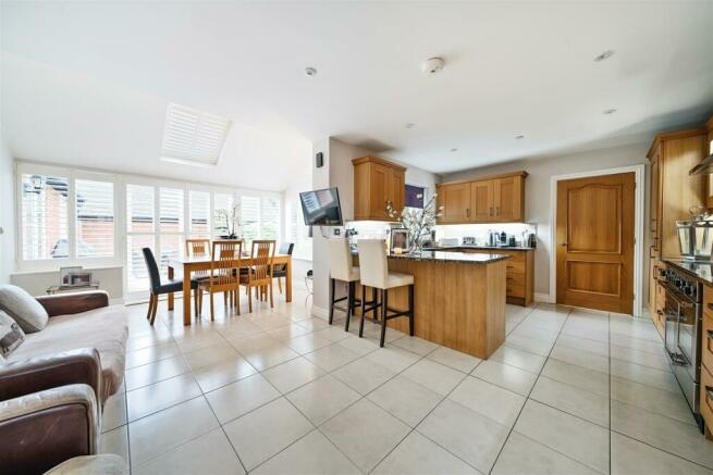 Kitchen/Dining Area