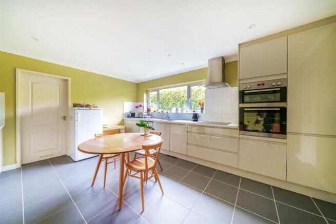 Kitchen breakfast room