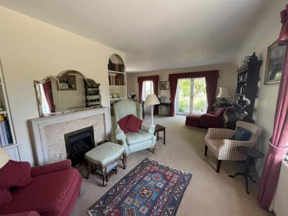 Sitting Room/Dining Room