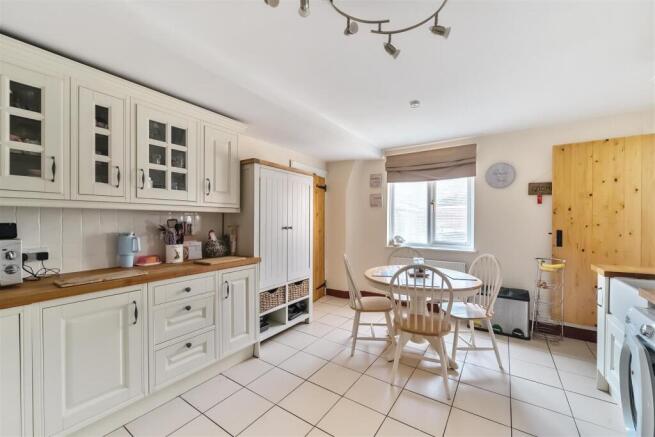 Flat - Family / Breakfast Room