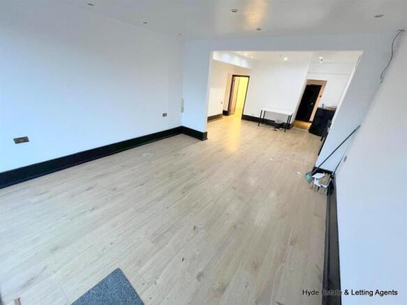 WhatsApp Image 2026-01-09 at 16.20.27 (12).jpg