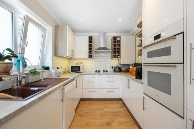 14A Parkfields Avenue - 2rcfIGjlOlGK9kevmXd6.jpg