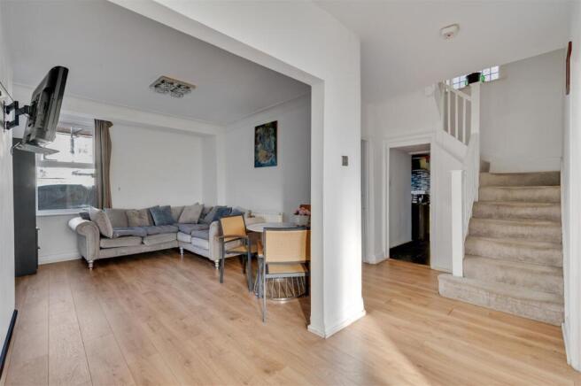 Daniels_Norbreck Gardens, Hanger Lane, NW10_018 -