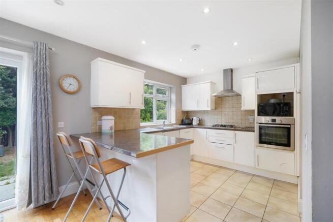 17 Tudor Close - iFSBo5Ybsui4n3XLmeOl.jpg