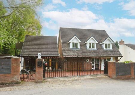 Station Road, Lawley Village