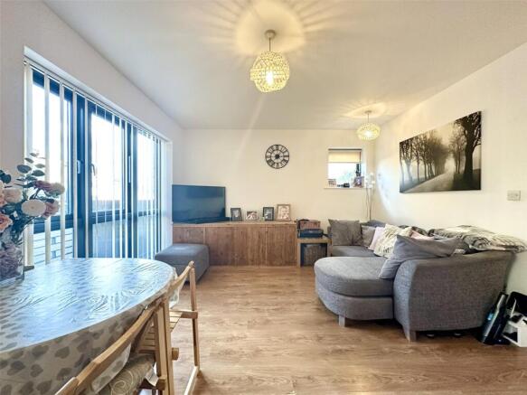 Lounge/Dining