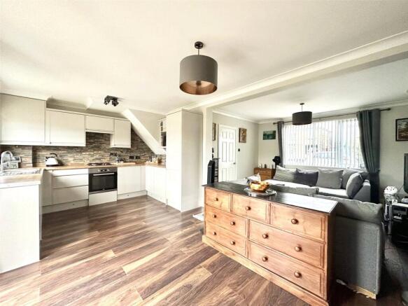 Kitchen/Dining Area