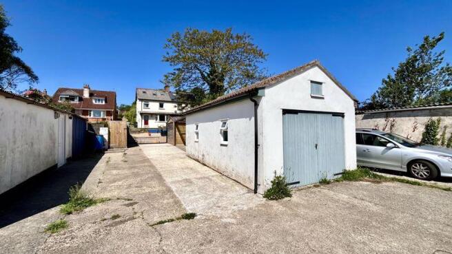 Garage & Driveway